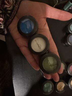 MAC Cosmetics Single Eyeshadow Trio – Blue, White, Green